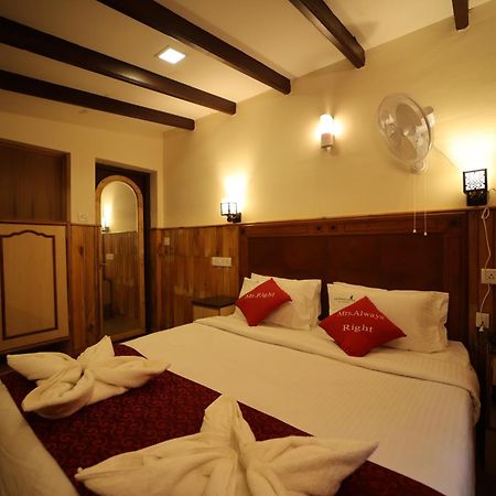 Pine Borough Inn โกไดกานัล ภายนอก รูปภาพ