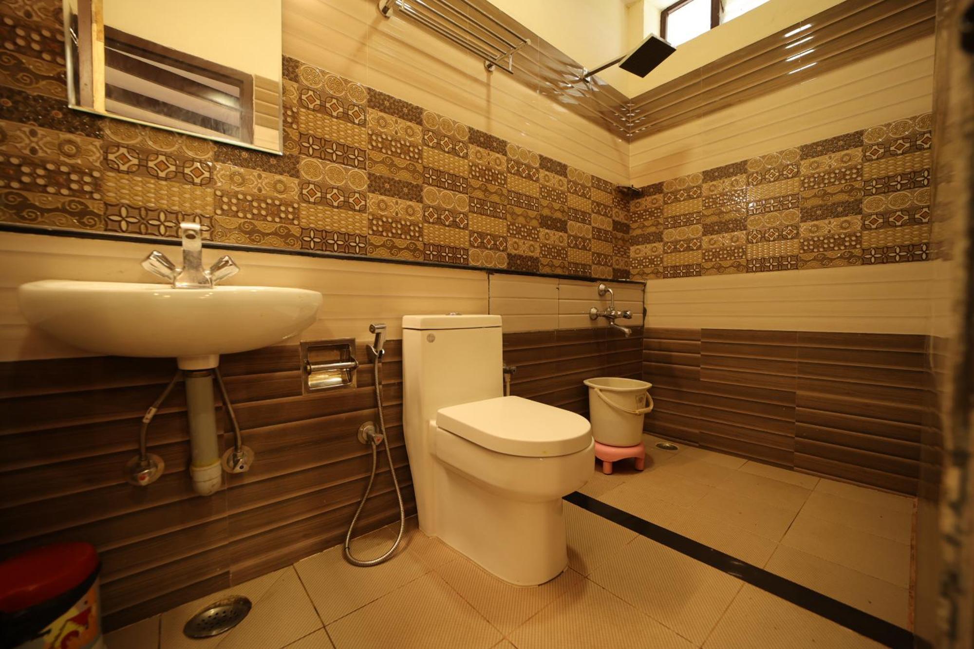 Pine Borough Inn โกไดกานัล ภายนอก รูปภาพ