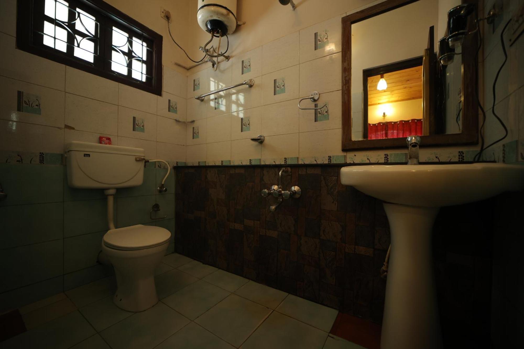 Pine Borough Inn โกไดกานัล ภายนอก รูปภาพ