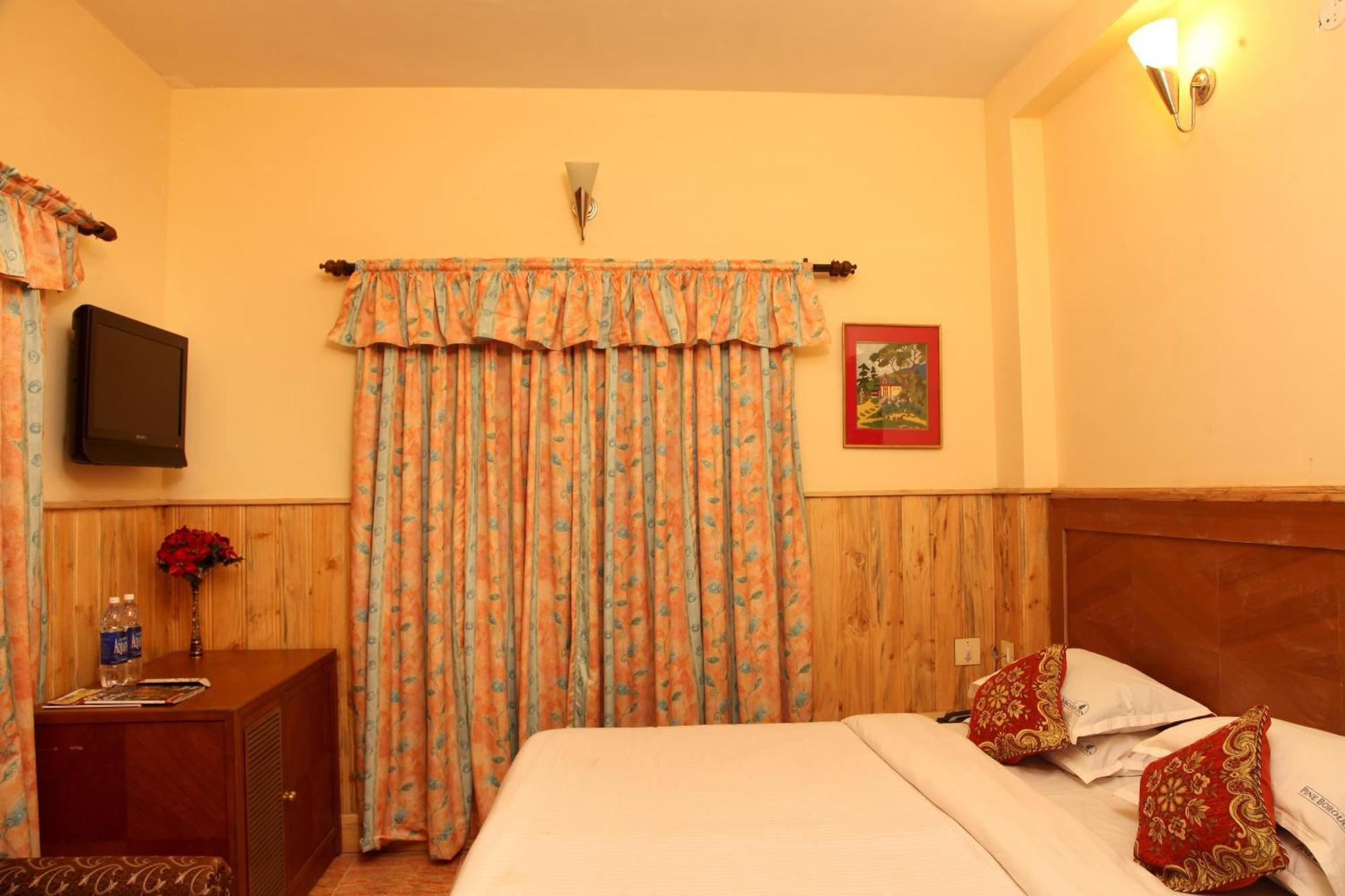 Pine Borough Inn โกไดกานัล ภายนอก รูปภาพ