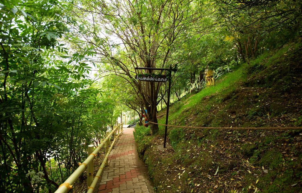 Pine Borough Inn โกไดกานัล ภายนอก รูปภาพ